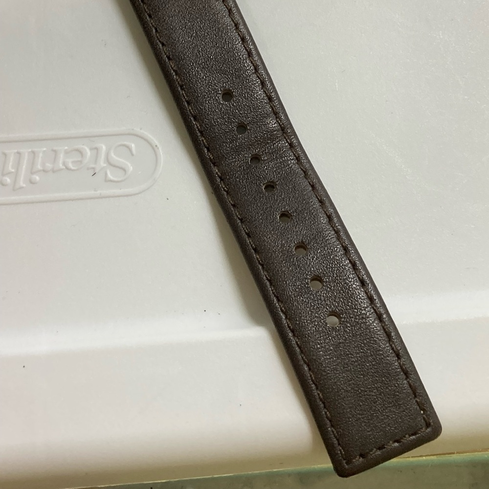 Nixon The 38-20, Refined, rose gold tones with brown leather strap, new battery - Picture 5 of 12